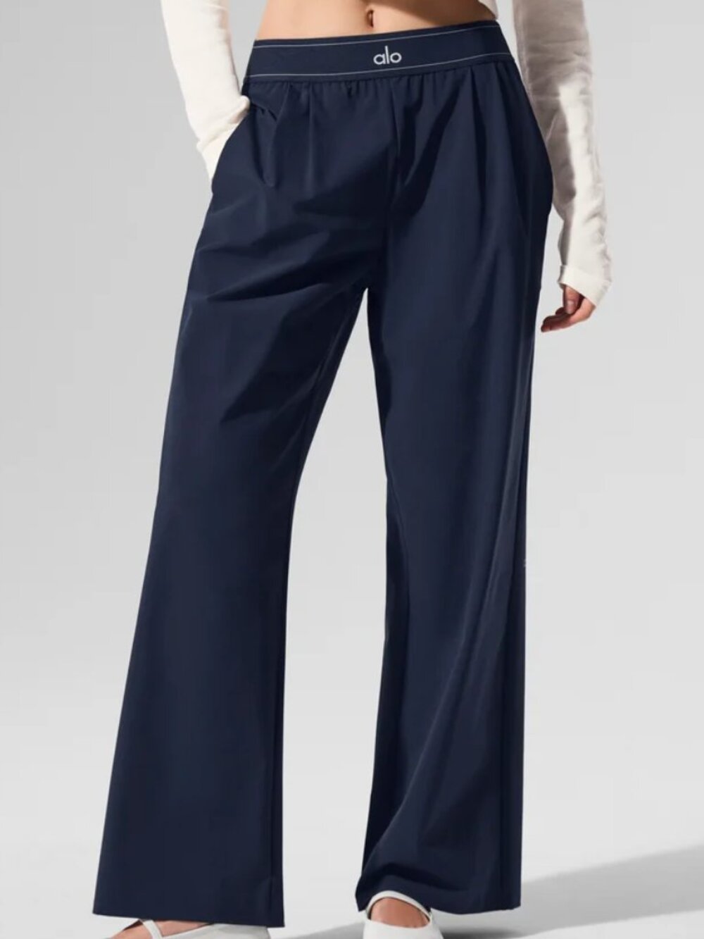 BNWT ALO Yoga👔Suit Up Trouser Navy Blue,Effortlessly Chic - Picture 7 of 8